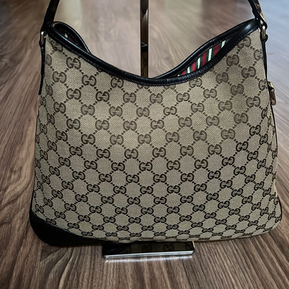 A187- 💯 % authentic Gucci shoulder bag - Picture 6 of 16